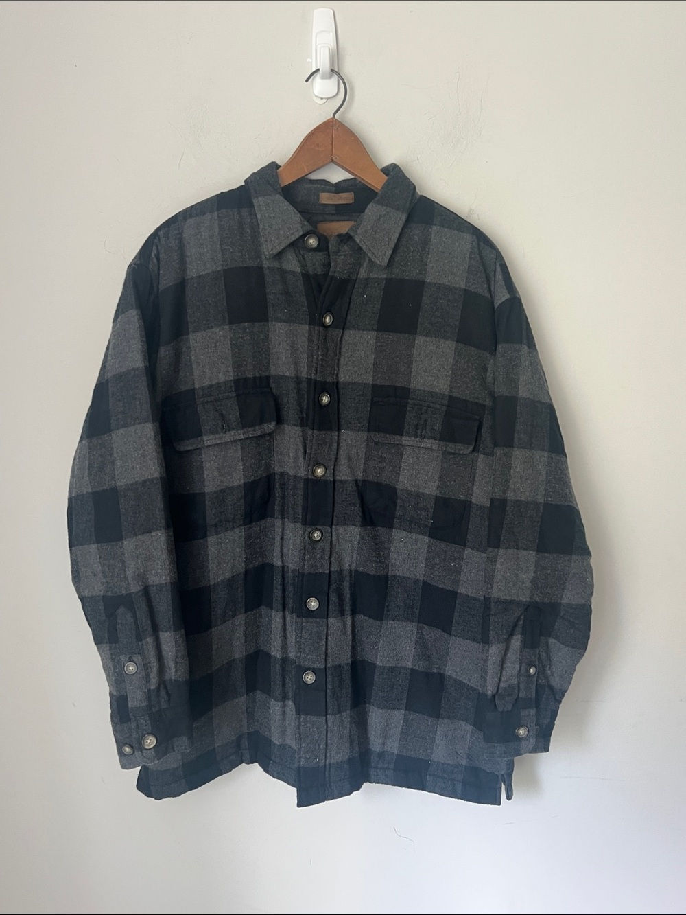 St. John’s Bay Quilted Flannel Shacket Gray Black Plaid L ©️